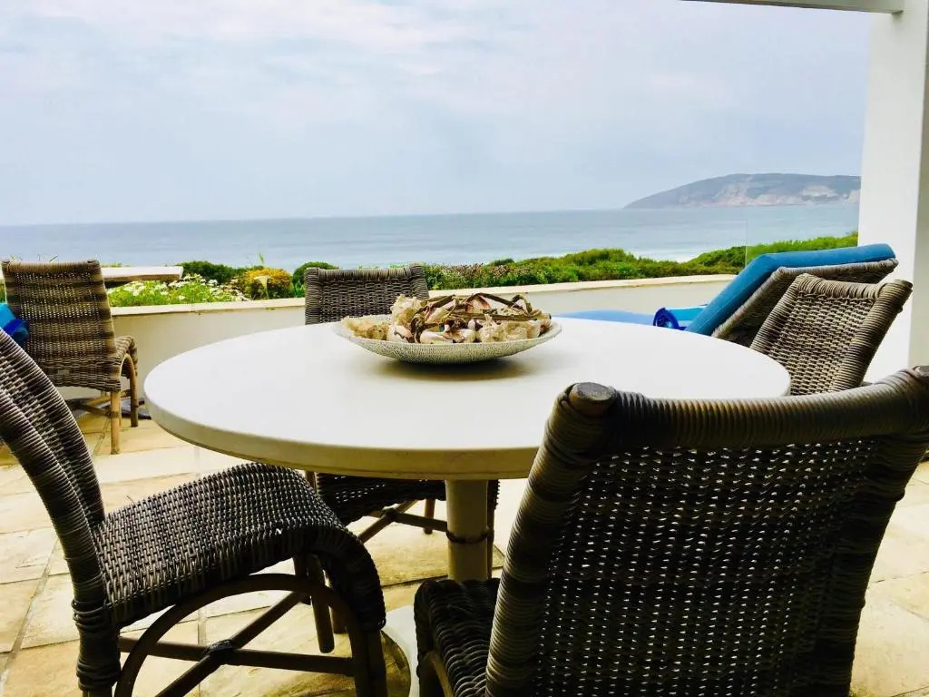 99 Beachyhead Drive, Plett