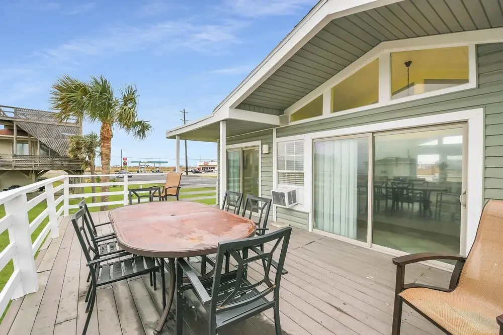 Coastline Views! Jamaica Beach Home w/ Foosball