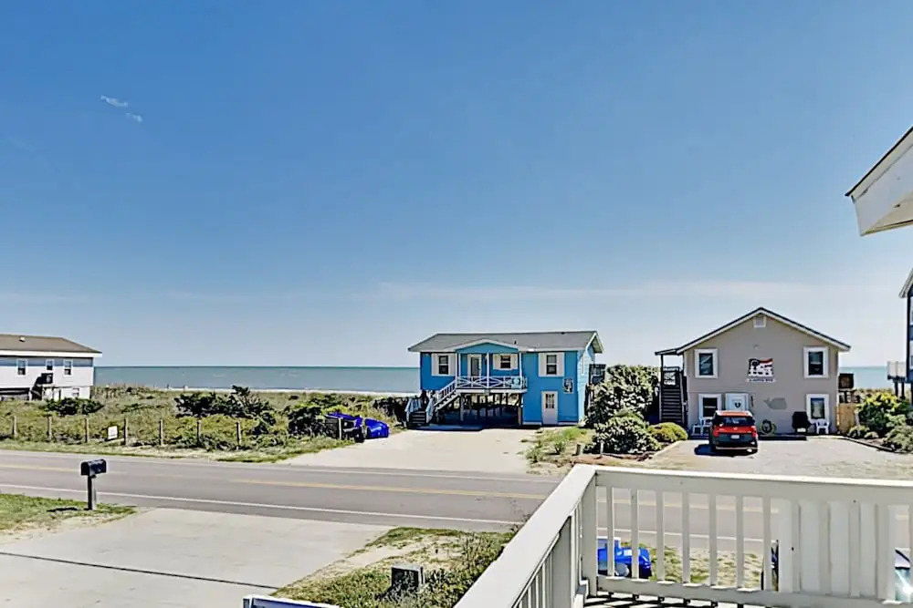 New Listing! Island Time , Steps To Beach 4 Bedroom Home