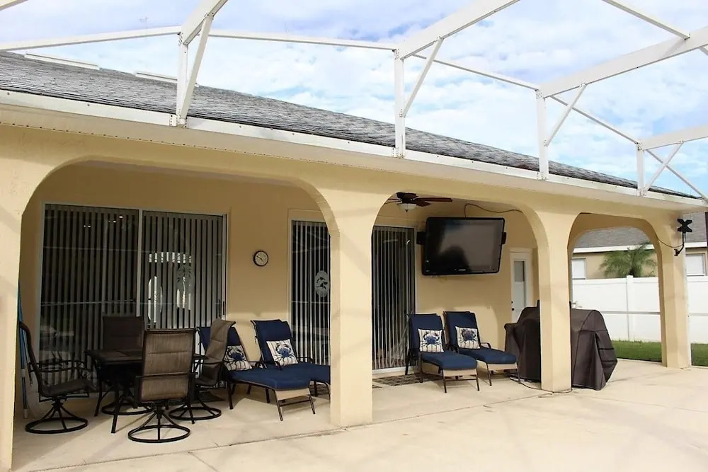 4 Bedroom Pool Home near Disney by Dreams VR