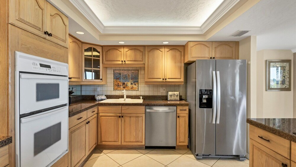 Anchorage Resort 3 Bedroom Luxury Condo w Balcony, Pool Table, Near Beach 0891