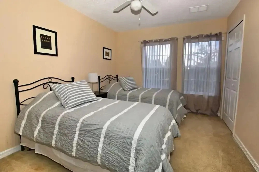 4770 Vero Beach Place 4 Bedrooms, 3 Bathrooms