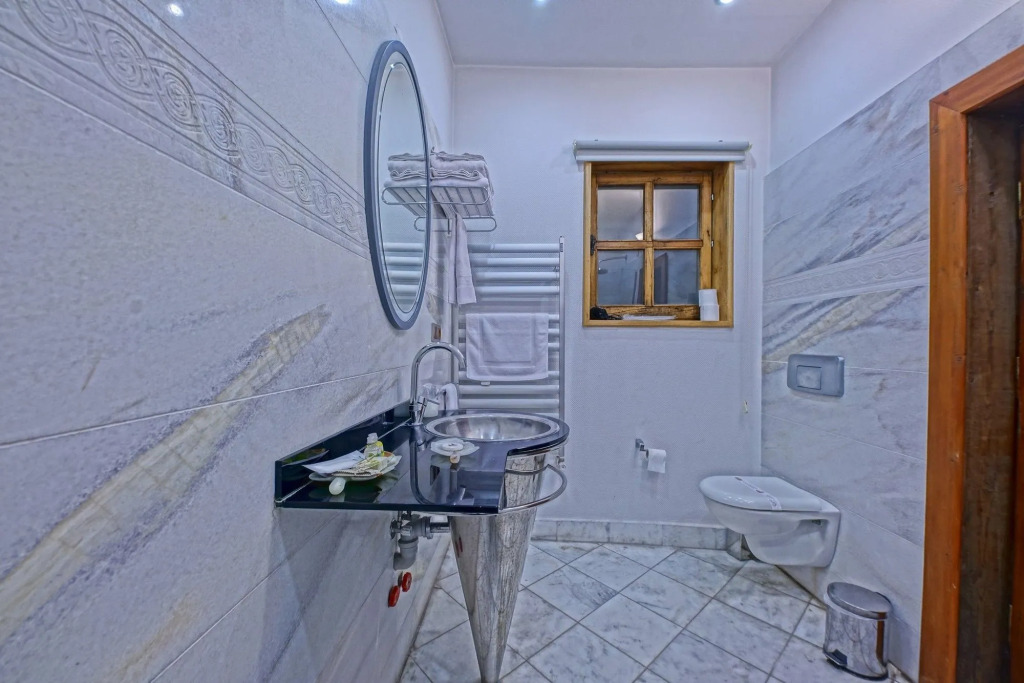 La Casa Cave