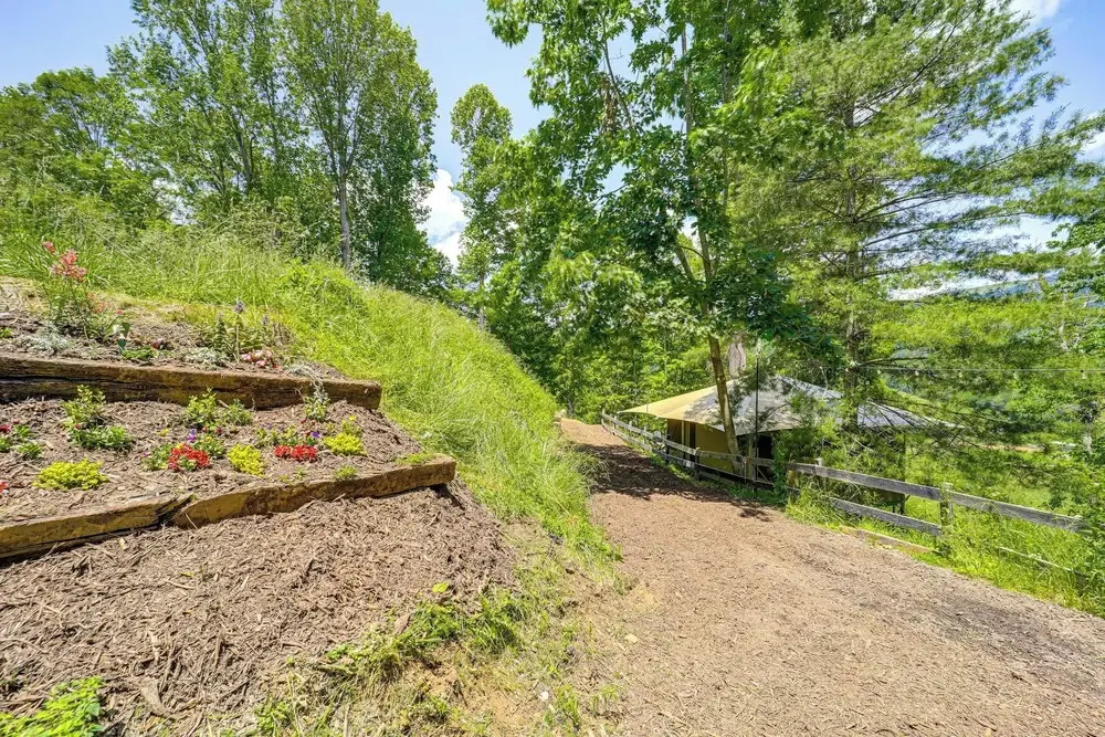 Mtn-view Deck: Scenic Glamping Getaway Near Boone!