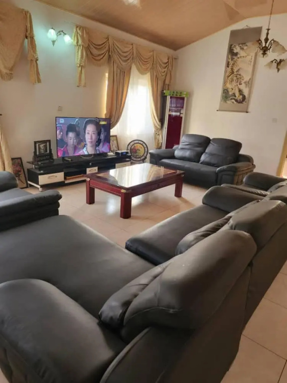 3 Bed House - Sleeps 9 - Pets - Garden - Parking