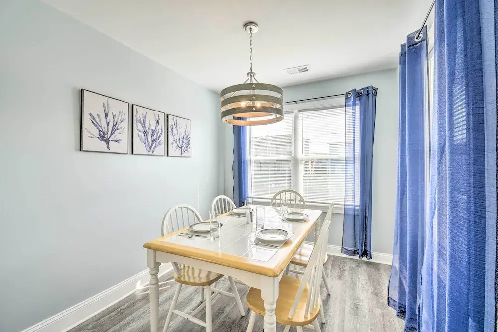Freshly Remodeled Beach House, Steps to Shore