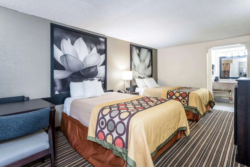 Super 8 by Wyndham Monroe