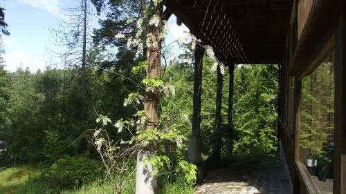 Secret Cove Cottage Suites