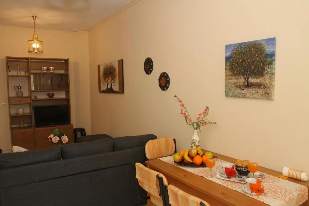 Tritsa House, 3-bedroom apt next to Corfu Town and airport
