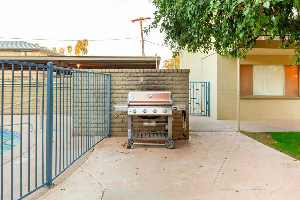 Mid century modern condo near Old Town, pool & BBQ
