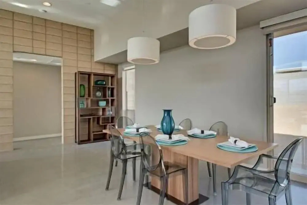 Modern Living 3 Bedroom Home by RedAwning
