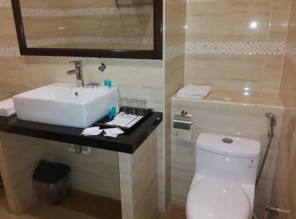 Capital O 90653 Maxwell Inn Boutique Hotel