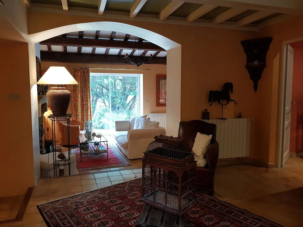 Characteristic Villa With Private Swimming Pool Close to the Center of Nimes