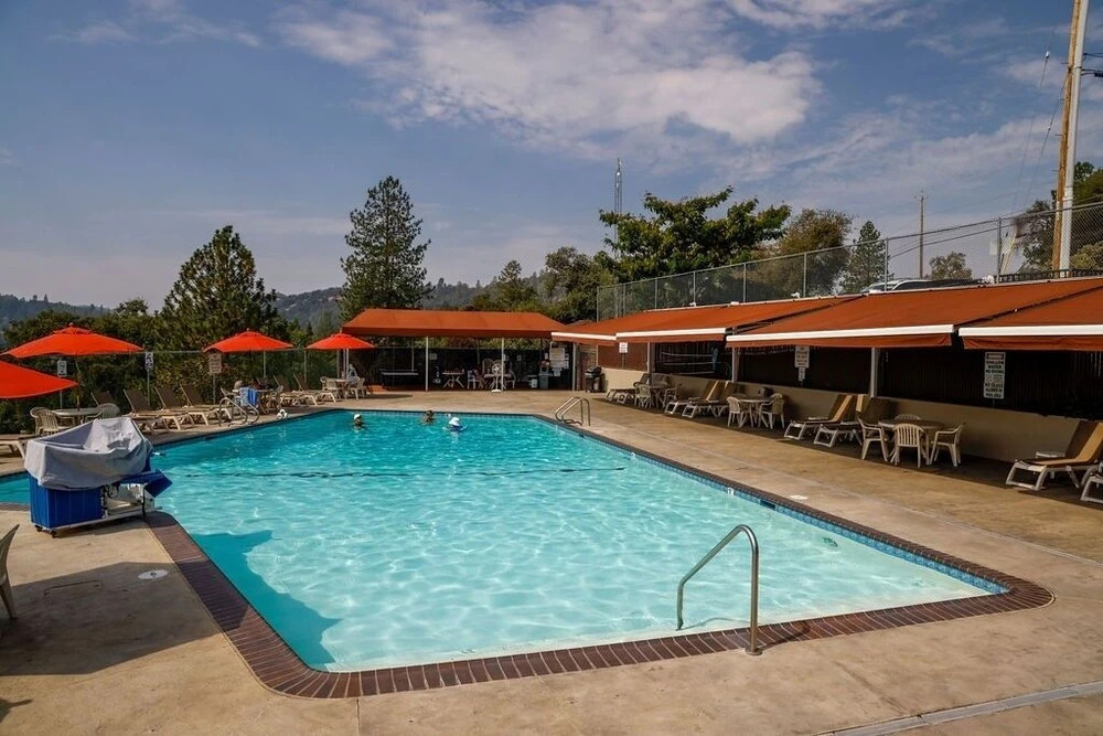 The Happy Place - Mountain Views and Amenities Galore by Yosemite Region Resorts