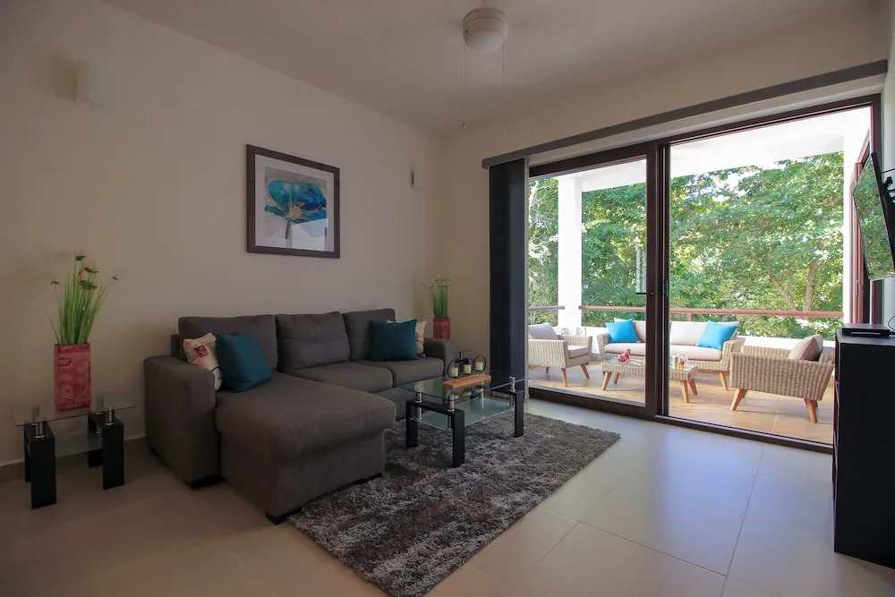 Resort Amenities Condo hosted by Olahola