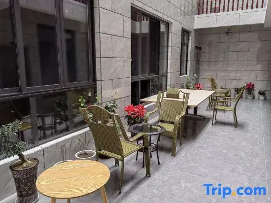 Qingcheng Mountain Banshan Bianxia Homestay