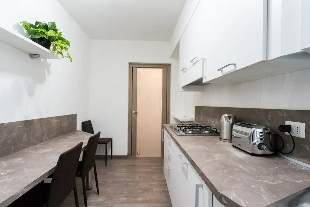 Garibaldi Apartments