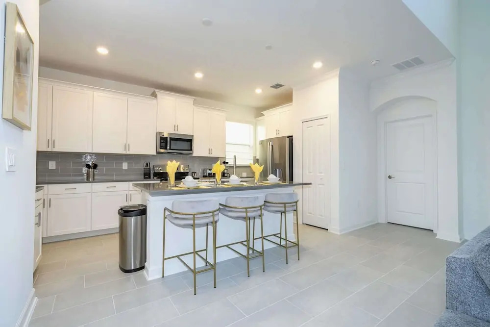 Themed 5Bd Family Villa w Pool & Spa Near Disney