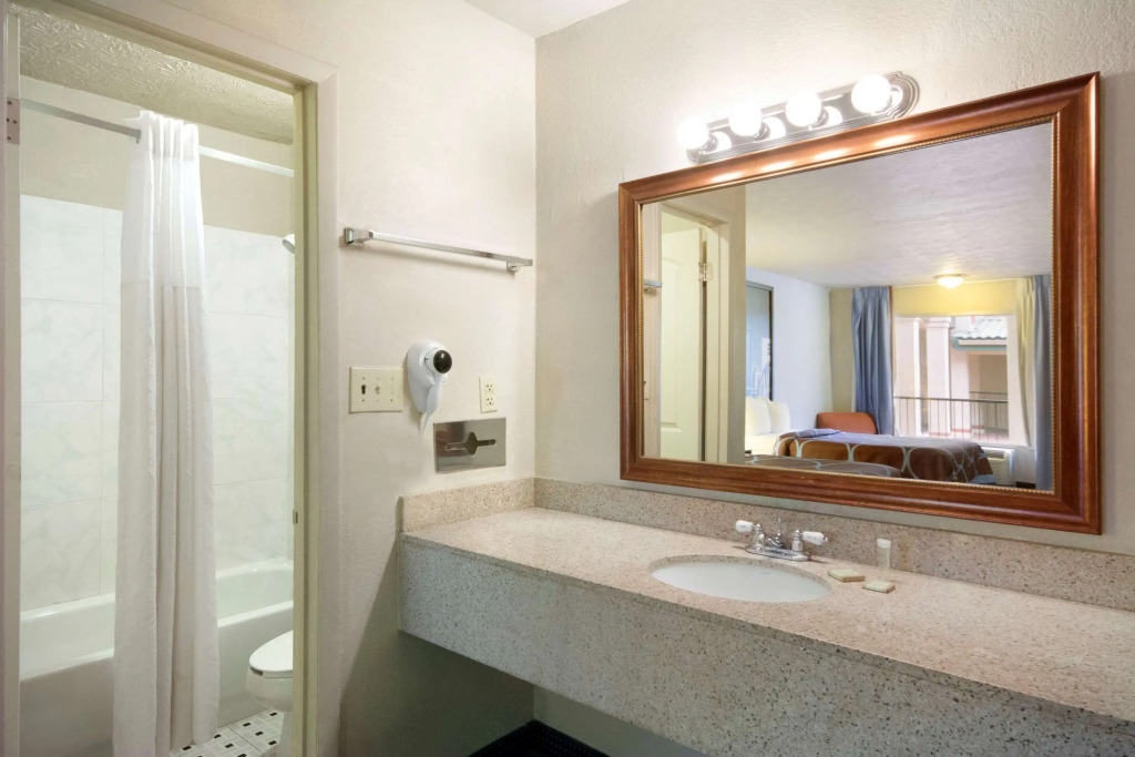 Super 8 by Wyndham College Park/Atlanta Airport West