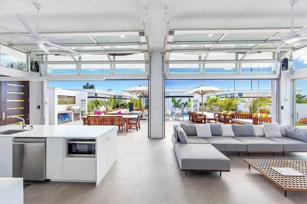 Oceanside Vacation Villa With Hotel Amenities v10