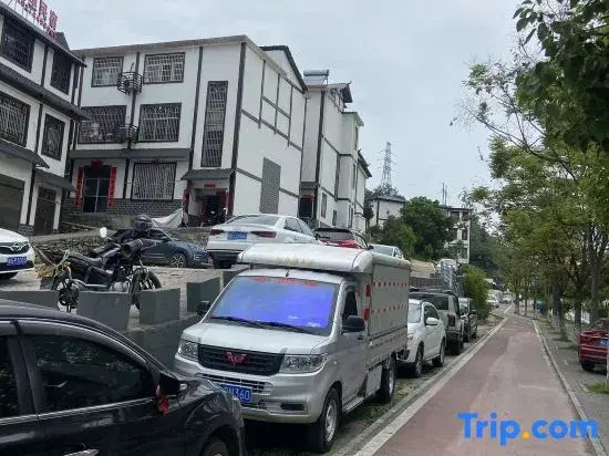 Guli Homestay (Zhangjiajie 72 Wonder Tower)