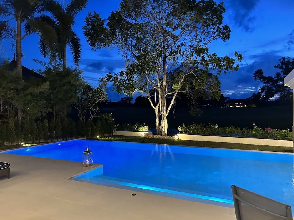 Villa Viola | 7 BR Brand New Fully Staffed Villa