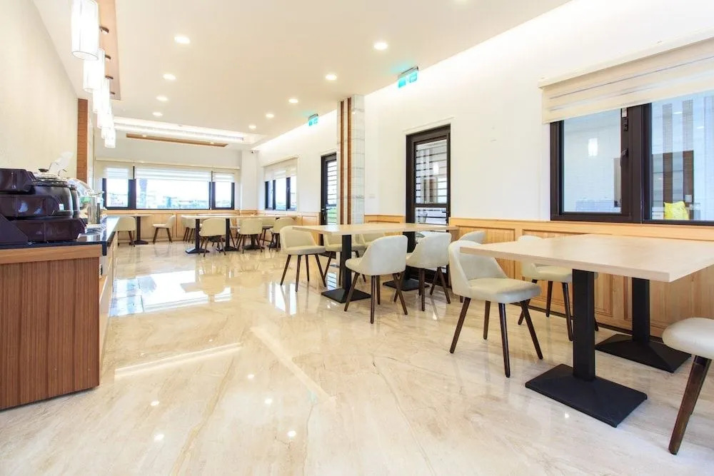 Urban Oasis Inn