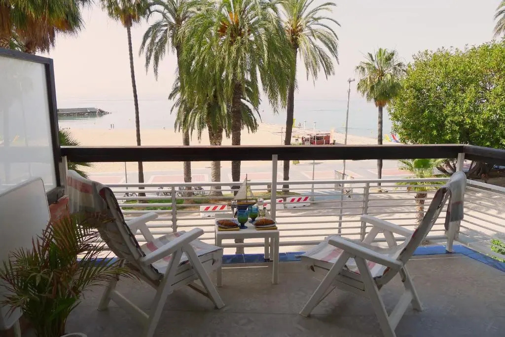Newly Renovated Beachfront Apartment Ideally Located in Penelope