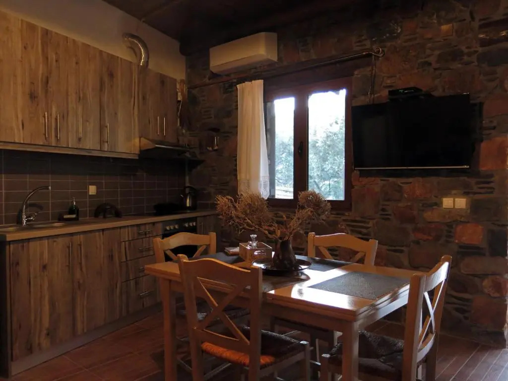 "PefkoPetro" Traditional House