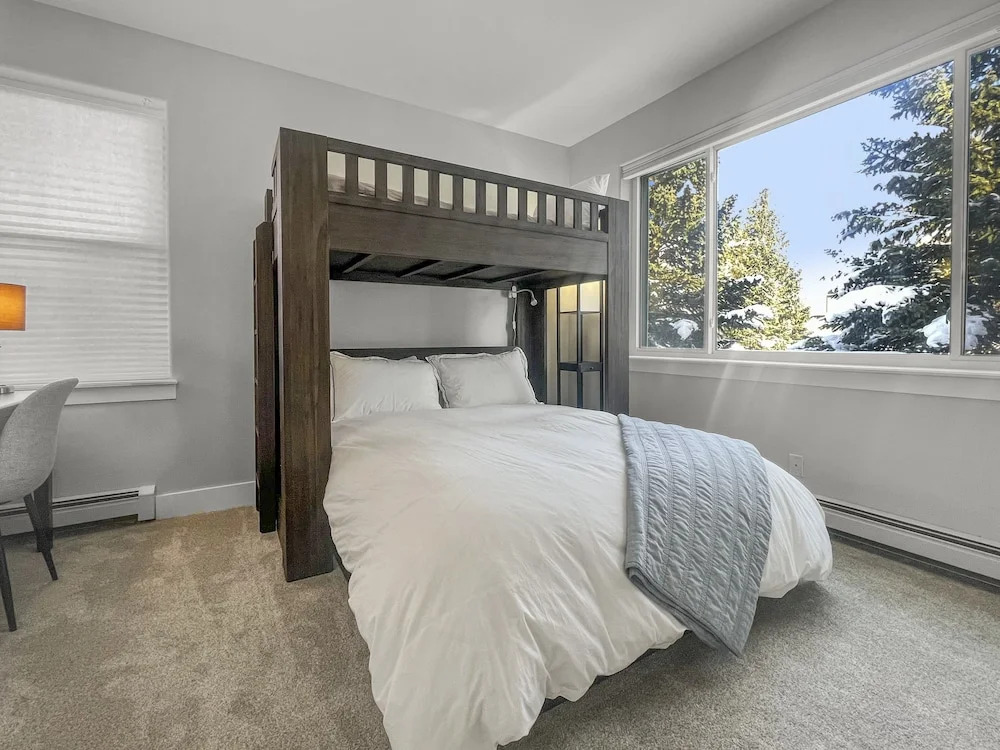 928A Lakepoint Circle 3Br 2,5Ba home