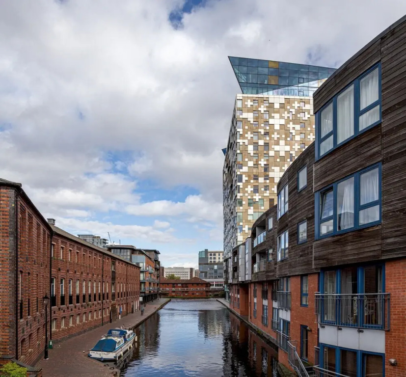 Exclusive 1 Bed Central Apartment - The Cube!!