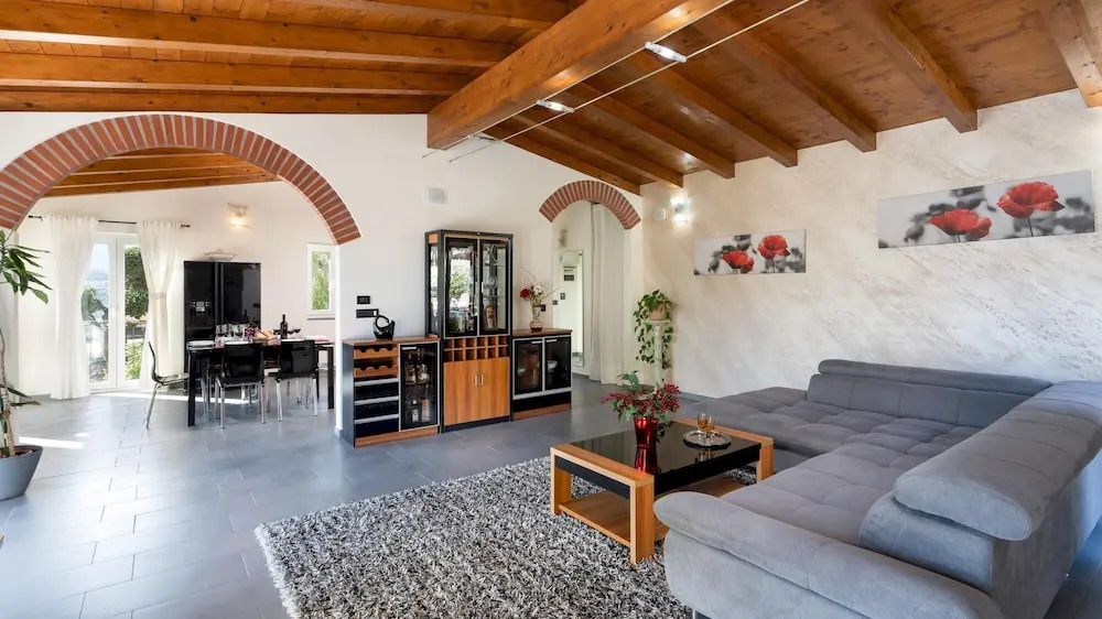 VILLA VITTORIO 6&2 Emma Villas