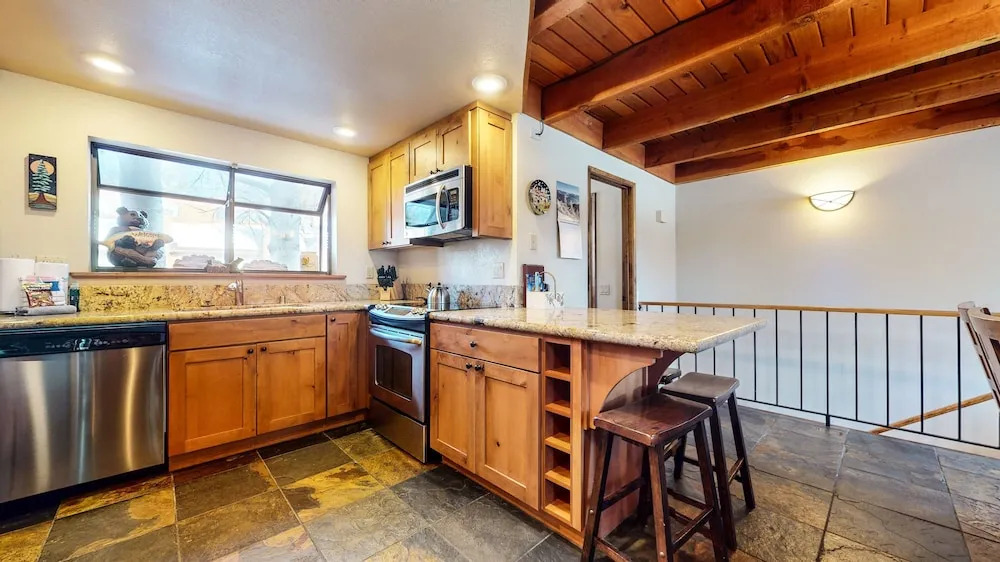 Snowflower 26 Remodeled Spacious Condo With Great Complex Amenities by RedAwning