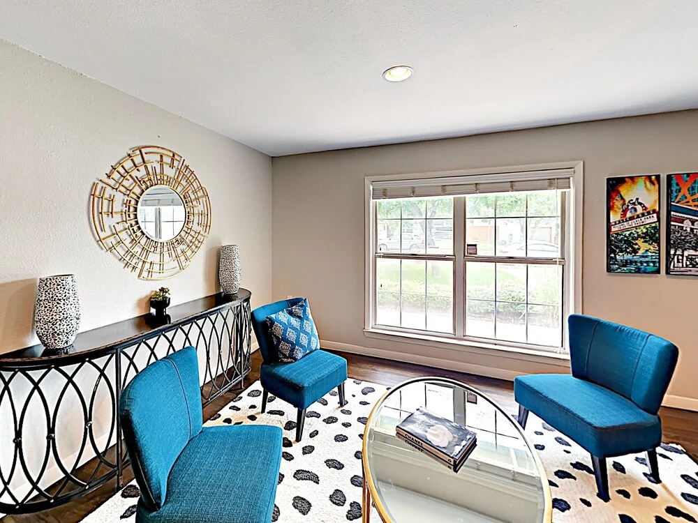 3BR 2BA Remodeled Rosedale House by RedAwning