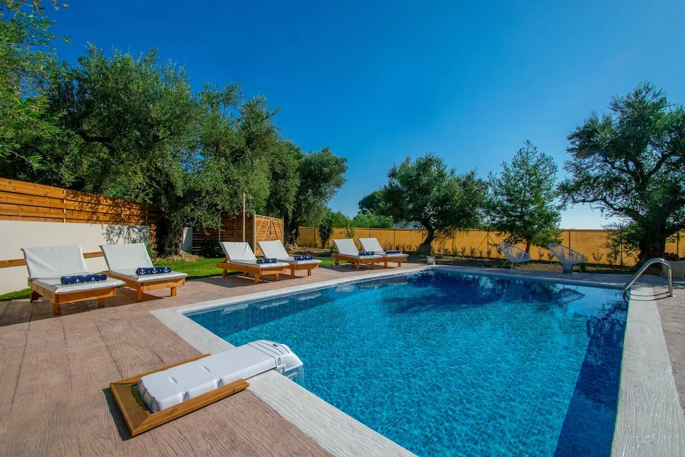 Zante Lagos holiday homes Treehouse and Villa