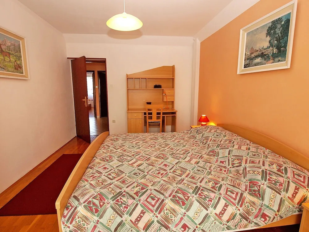 Apartment 70
