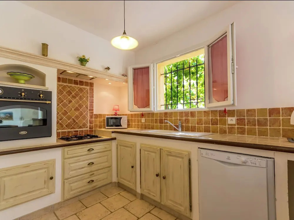 Detached Holiday Home Near the Truffle Capital of Aups, With a Shared Swimming Pool