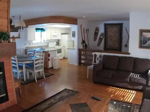 Edgewater #8 2BR 2BA Lake View