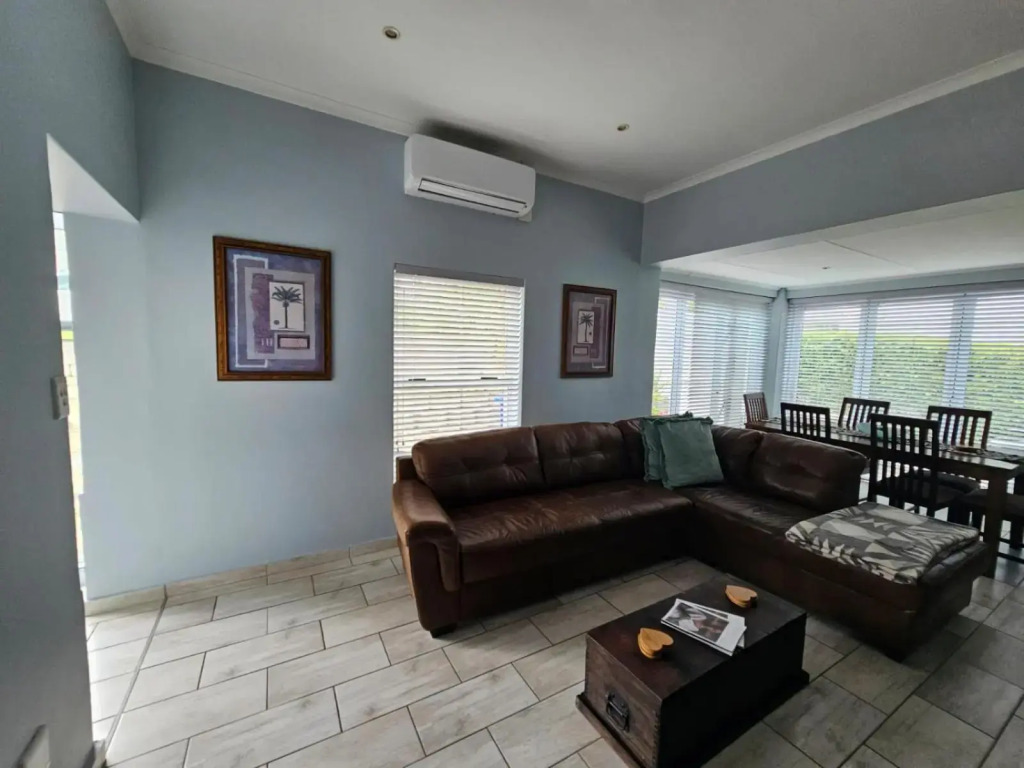 21 Manor Kingswood