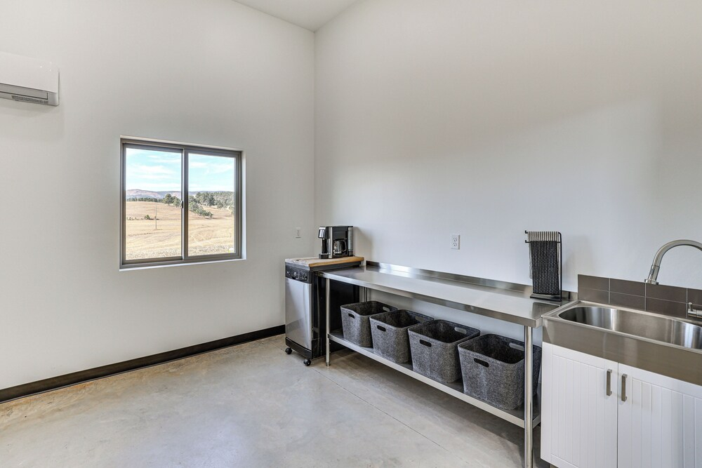 Escape to the Black Hills! Modern Countryside Home