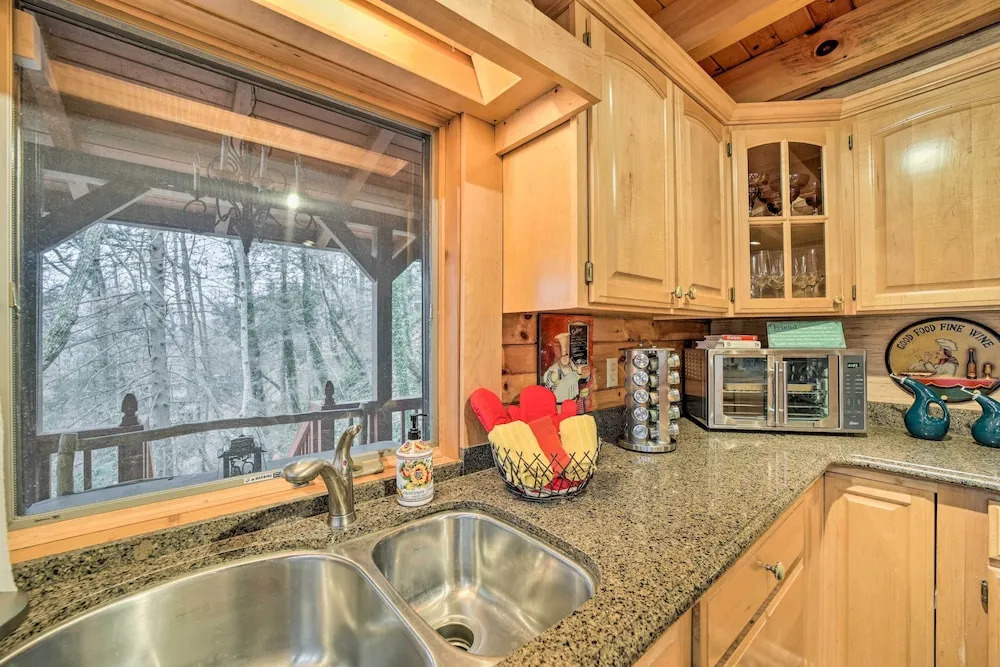 Walk to Golfing: Grand Maggie Valley Cabin