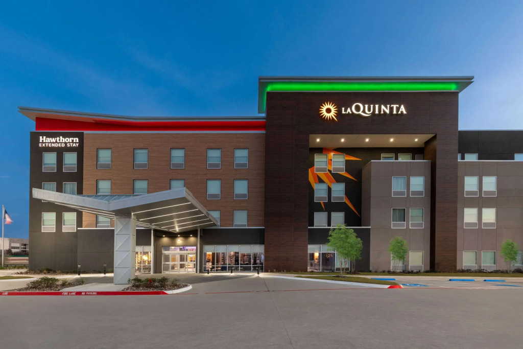 La Quinta Inn & Suites by Wyndham DeSoto