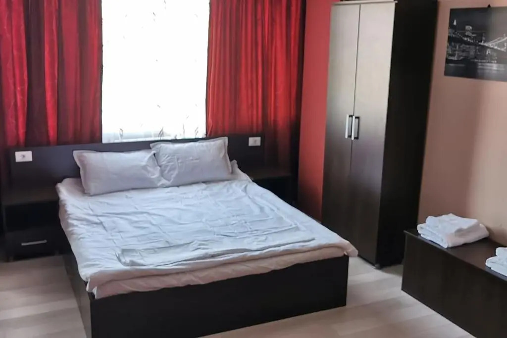 Luxury apartment with two bedrooms and large living room, 100 square meters, city center