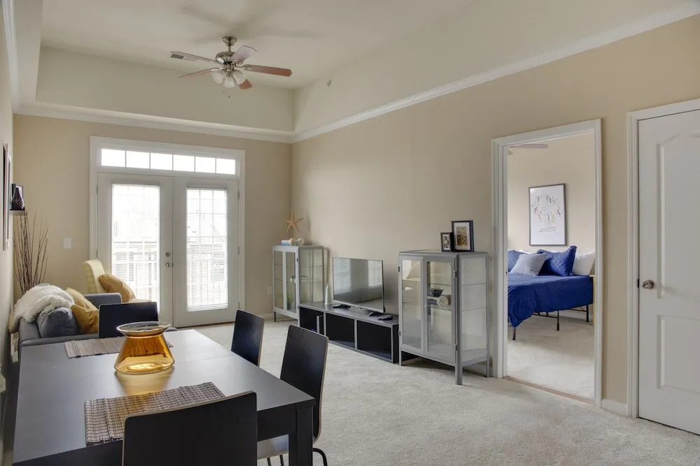 Southend 2 BR Apt near Stadium by Frontdesk