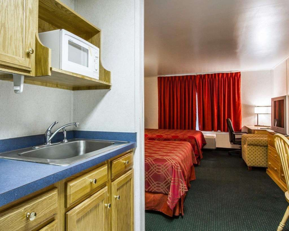 Rodeway Inn & Suites