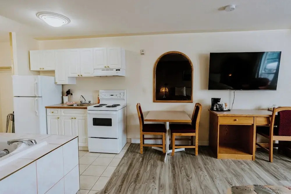 Western Budget Plus Mosaic Suites