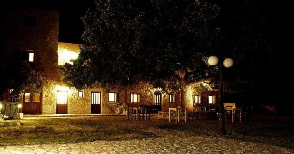 Vlyhada Guesthouse