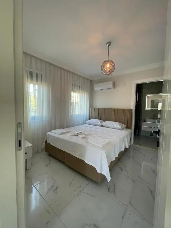 Inviting 4-bed Villa Lina With lux Pool
