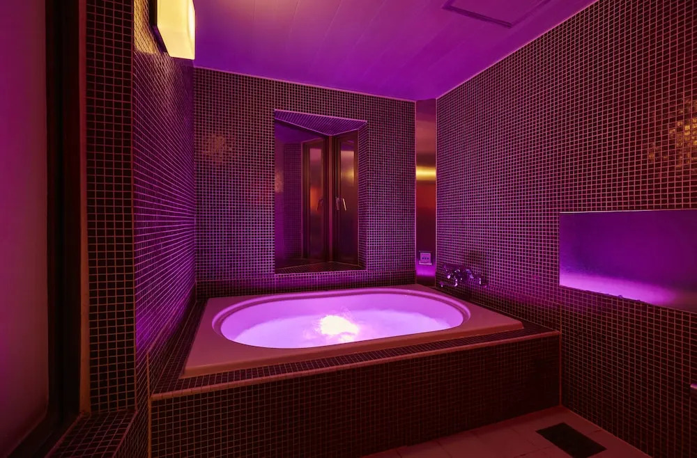 HOTEL LOVE