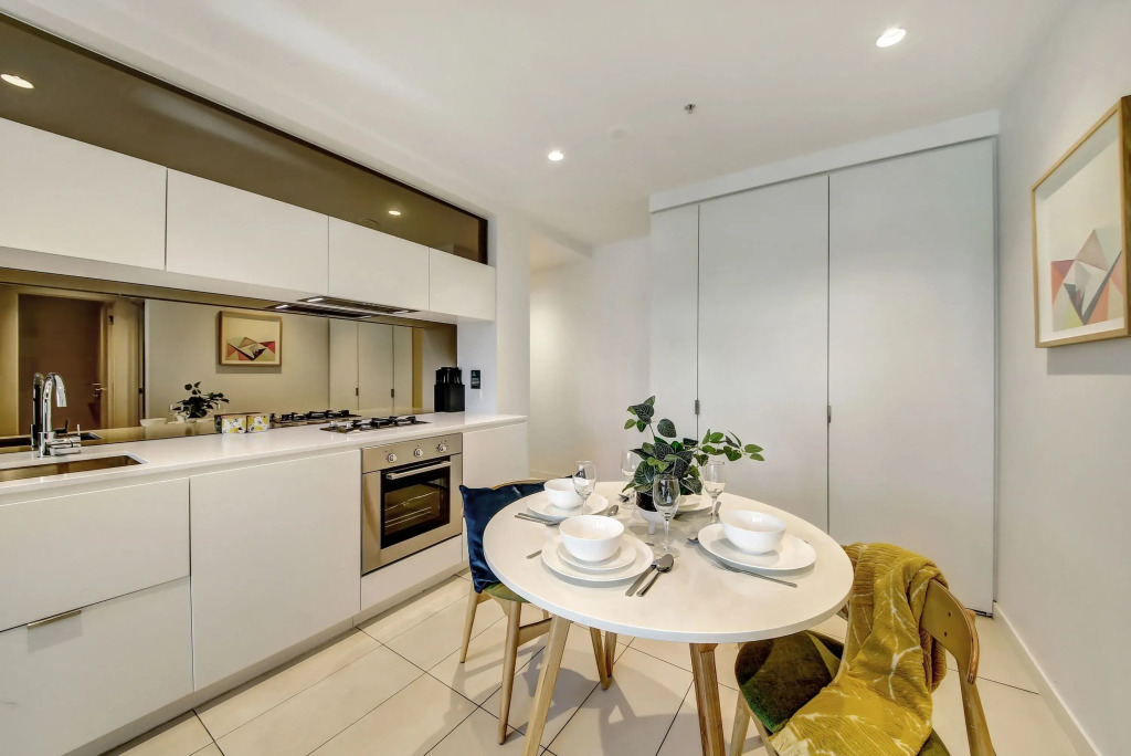 A Modern 2Br Apt Near Crown & Southern Cross